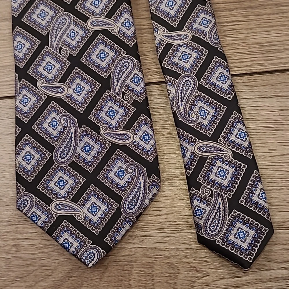 HART SCHAFFNER‎ MARX Metallic Black Silver Paisley Diamond Pattern Silk Tie NEW